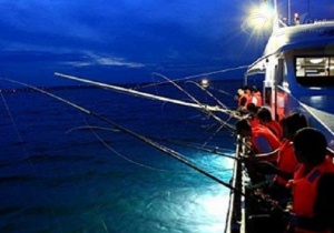 Chán câu cá, thử sức câu mực tại Nhật Lệ