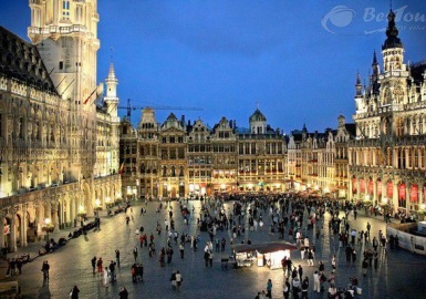 Bên trong khung cảnh tráng lệ của quảng trường lớn Bruxelles Bỉ