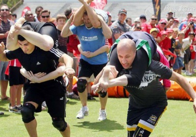 Độc đáo với lễ hội cõng vợ tại Phần Lan