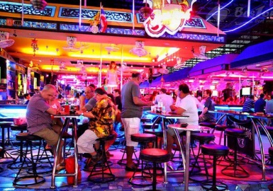 Walking Street - con phố đi bộ nổi tiếng Thái Lan