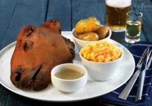 Cận cảnh món ăn đầu cừu kinh dị nhất thế giới tại Na Uy