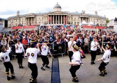 Nhộn nhịp ngày hội thánh George Anh Quốc