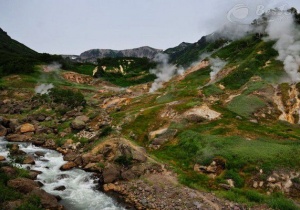 Đắm mình trong thung lũng nước nóng Geysers