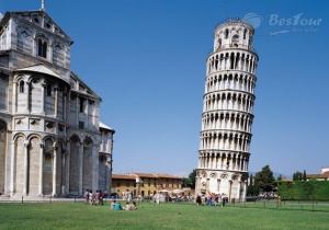 Chiêm ngưỡng tháp nghiêng Pisa nổi tiếng thế giới.