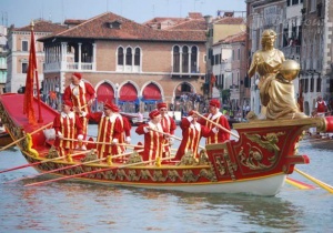 Độc đáo lễ hội đua thuyền tại Ý