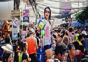 Tháng 4 này tham dự lễ hội té nước Thái Lan, đừng quên 5 điều dưới đây