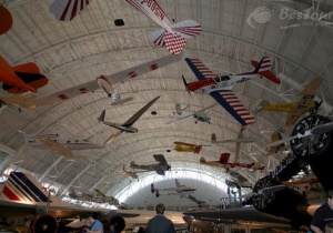 Lạc vào Bảo tàng hàng không và Không gian Hoa Kỳ
