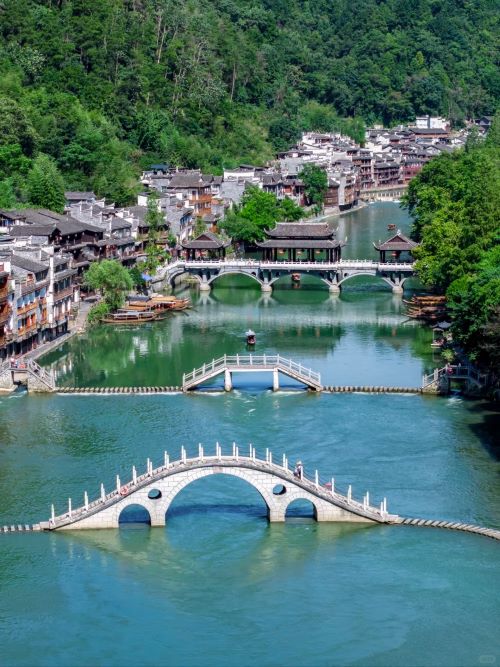 Dòng sông Đà Giang thơ mộng, bình yên giữa lòng Phượng Hoàng cổ trấn Dòng sông Đà Giang thơ mộng, bình yên giữa lòng Phượng Hoàng cổ trấn