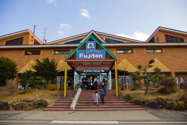 Trải nghiệm trượt tuyết ở Fujiten Snow resort Trải nghiệm trượt tuyết ở Fujiten Snow resort