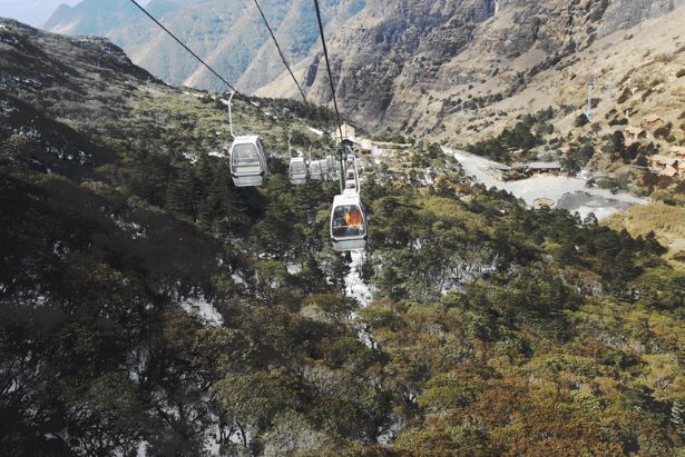 Sáng bừng ánh trắng nơi Núi tuyết Kiệu Tử lộng lẫy Sáng bừng ánh trắng nơi Núi tuyết Kiệu Tử lộng lẫy