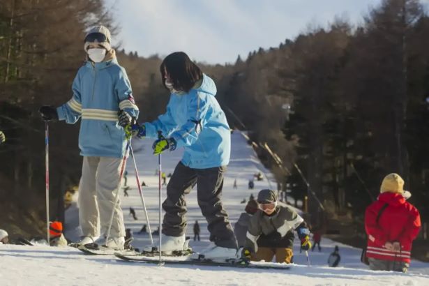 Trải nghiệm trượt tuyết ở Fujiten Snow resort Trải nghiệm trượt tuyết ở Fujiten Snow resort