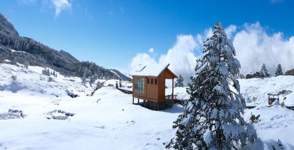 Sáng bừng ánh trắng nơi Núi tuyết Kiệu Tử lộng lẫy Sáng bừng ánh trắng nơi Núi tuyết Kiệu Tử lộng lẫy