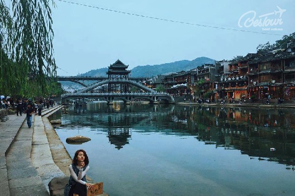 Du lịch Trung Quốc thăm Lầu Phong Thúy Hồng Kiều Du lịch Trung Quốc thăm Lầu Phong Thúy Hồng Kiều