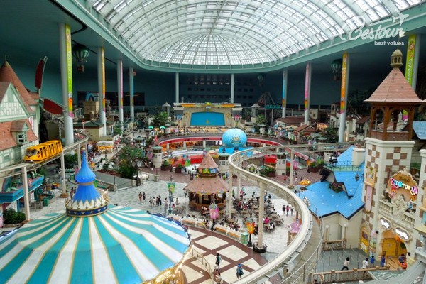 Lạc vào thế giới đầy sắc màu tại Công viên trong nhà Lotte World Hàn Quốc Lạc vào thế giới đầy sắc màu tại Công viên trong nhà Lotte World Hàn Quốc