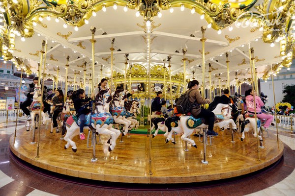 Lạc vào thế giới đầy sắc màu tại Công viên trong nhà Lotte World Hàn Quốc Lạc vào thế giới đầy sắc màu tại Công viên trong nhà Lotte World Hàn Quốc