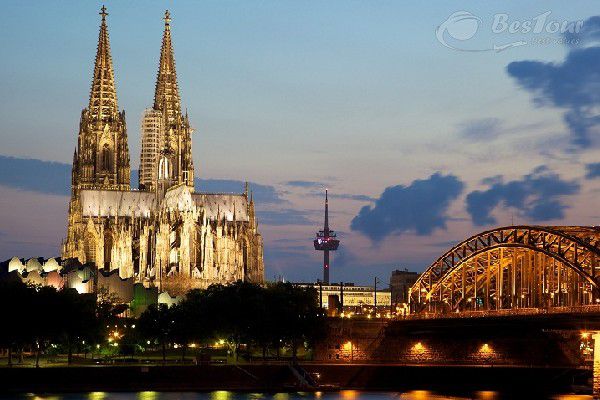 Nhà thờ Dom – tuyệt tác nghệ thuật nước Đức Nhà thờ Dom – tuyệt tác nghệ thuật nước Đức