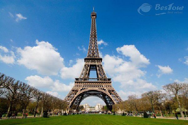 Tháp Eiffel- biểu tượng của nước Pháp Tháp Eiffel- biểu tượng của nước Pháp