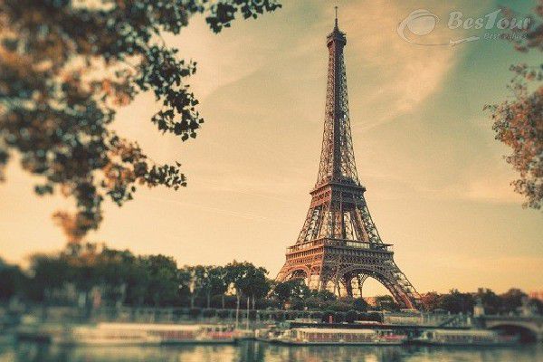 Tháp Eiffel- biểu tượng của nước Pháp Tháp Eiffel- biểu tượng của nước Pháp