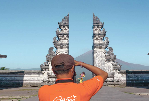 Chụp ảnh tại Cổng Trời Bali