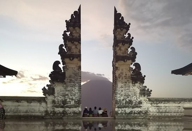 Pura Lempuyang- Ngôi Đền Linh Thiêng Nhất Bali Pura Lempuyang- Ngôi Đền Linh Thiêng Nhất Bali