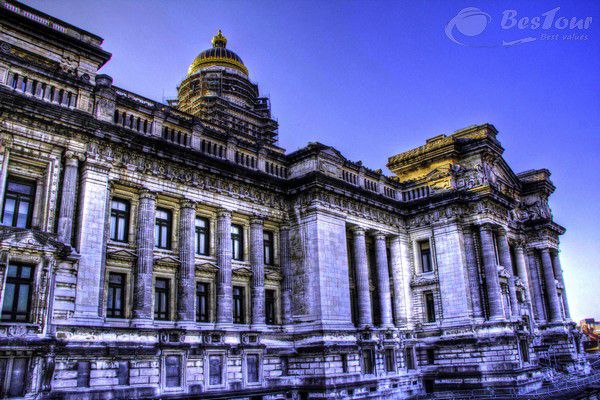 Khám phá vẻ đẹp tráng lệ của cung điện Justice Bỉ Khám phá vẻ đẹp tráng lệ của cung điện Justice Bỉ