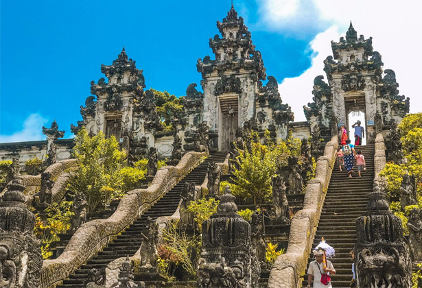 Pura Lempuyang- Ngôi Đền Linh Thiêng Nhất Bali Pura Lempuyang- Ngôi Đền Linh Thiêng Nhất Bali