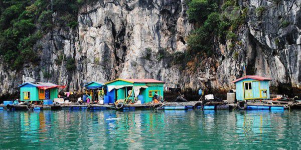 Đến Hạ Long không thể không thăm làng chài Cửa Vạn Đến Hạ Long không thể không thăm làng chài Cửa Vạn