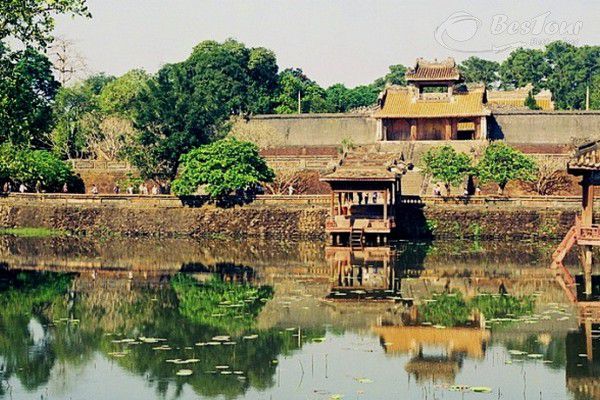 Vòng quanh xứ Huế với loạt di tích lịch sử Vòng quanh xứ Huế với loạt di tích lịch sử