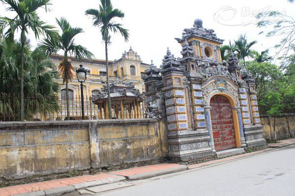 Vòng quanh xứ Huế với loạt di tích lịch sử Vòng quanh xứ Huế với loạt di tích lịch sử