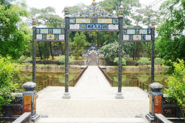 Vòng quanh xứ Huế với loạt di tích lịch sử Vòng quanh xứ Huế với loạt di tích lịch sử