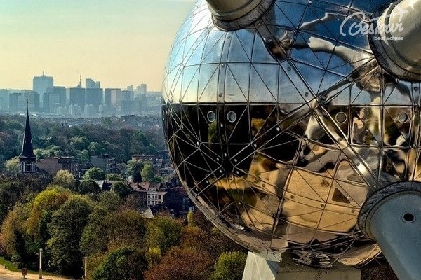 Đài kỷ niệm mô hình Atomium - biểu tượng cho vẻ đẹp hiện đại của Brussels Bỉ Đài kỷ niệm mô hình Atomium - biểu tượng cho vẻ đẹp hiện đại của Brussels Bỉ