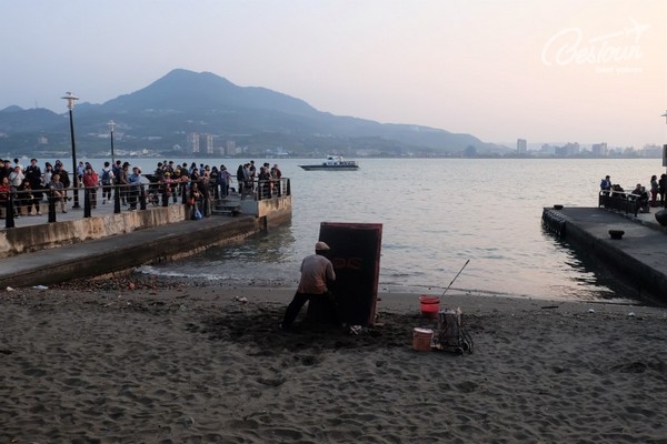 Hoàng hôn bên bến cảng ngư đầu Đạm Thủy Hoàng hôn bên bến cảng ngư đầu Đạm Thủy