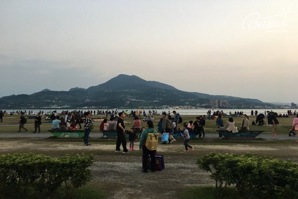 Hoàng hôn bên bến cảng ngư đầu Đạm Thủy Hoàng hôn bên bến cảng ngư đầu Đạm Thủy