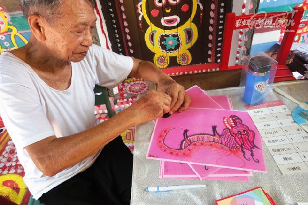 Trải nghiệm mới lạ tại ngôi làng Cầu Vồng của Đài Loan Trải nghiệm mới lạ tại ngôi làng Cầu Vồng của Đài Loan