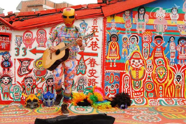 Trải nghiệm mới lạ tại ngôi làng Cầu Vồng của Đài Loan Trải nghiệm mới lạ tại ngôi làng Cầu Vồng của Đài Loan