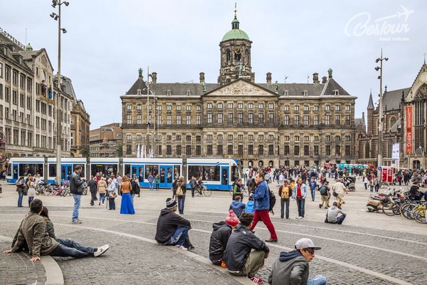 Dam Square Hà Lan - biểu tượng của một Amsterdam sầm suất Dam Square Hà Lan - biểu tượng của một Amsterdam sầm suất