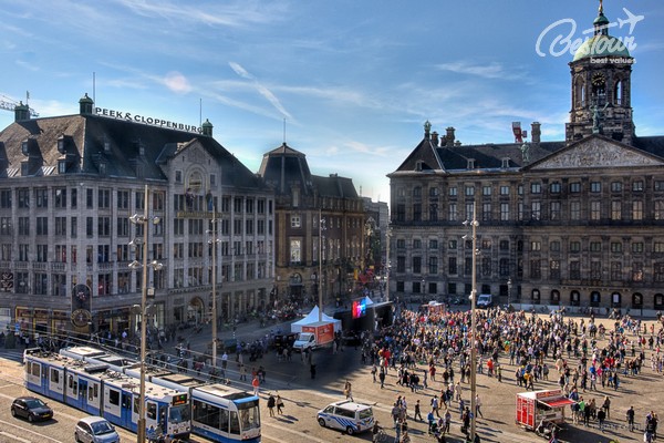 Dam Square Hà Lan - biểu tượng của một Amsterdam sầm suất Dam Square Hà Lan - biểu tượng của một Amsterdam sầm suất