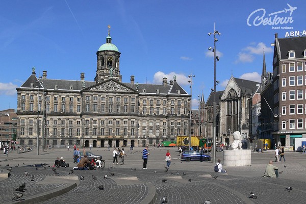 Dam Square Hà Lan - biểu tượng của một Amsterdam sầm suất Dam Square Hà Lan - biểu tượng của một Amsterdam sầm suất