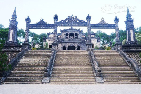 Lăng Khải Định - công trình kiến trúc nổi tiếng xứ Huế Lăng Khải Định - công trình kiến trúc nổi tiếng xứ Huế