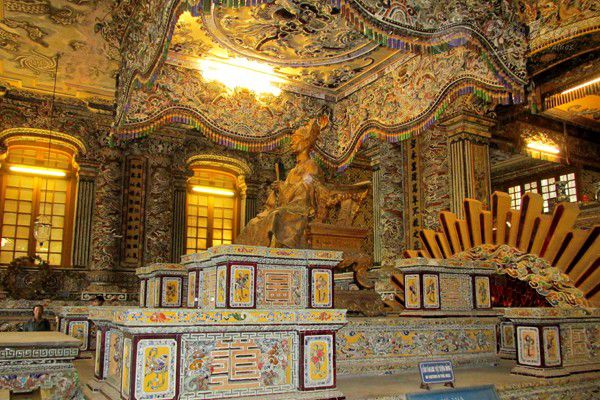 Lăng Khải Định - công trình kiến trúc nổi tiếng xứ Huế Lăng Khải Định - công trình kiến trúc nổi tiếng xứ Huế