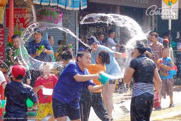 Tháng 4 này tham dự lễ hội té nước Thái Lan, đừng quên 5 điều dưới đây Tháng 4 này tham dự lễ hội té nước Thái Lan, đừng quên 5 điều dưới đây