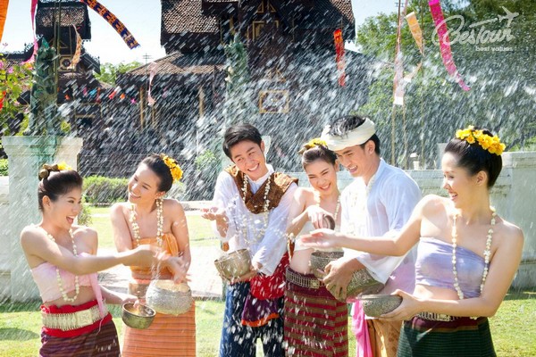 Tháng 4 này tham dự lễ hội té nước Thái Lan, đừng quên 5 điều dưới đây Tháng 4 này tham dự lễ hội té nước Thái Lan, đừng quên 5 điều dưới đây