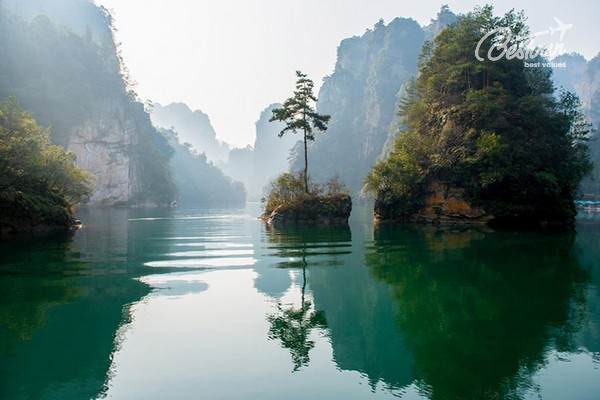 Đến với Trương Gia Giới khám phá vẻ đẹp huyền ảo của hồ Bảo Phong Đến với Trương Gia Giới khám phá vẻ đẹp huyền ảo của hồ Bảo Phong