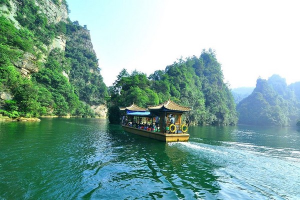 Đến với Trương Gia Giới khám phá vẻ đẹp huyền ảo của hồ Bảo Phong Đến với Trương Gia Giới khám phá vẻ đẹp huyền ảo của hồ Bảo Phong