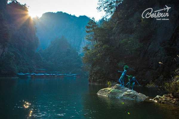 Đến với Trương Gia Giới khám phá vẻ đẹp huyền ảo của hồ Bảo Phong Đến với Trương Gia Giới khám phá vẻ đẹp huyền ảo của hồ Bảo Phong
