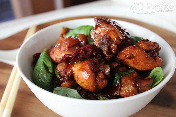 Thơm nức mũi món gà 3 cốc Đài Loan Thơm nức mũi món gà 3 cốc Đài Loan