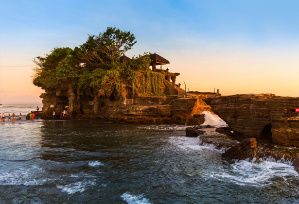 Hoàng hôn tại đền Tanah Lot