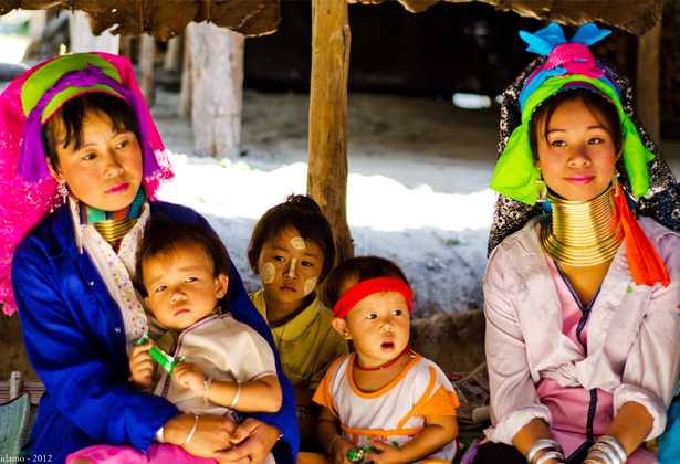 Làng cổ dài Karen