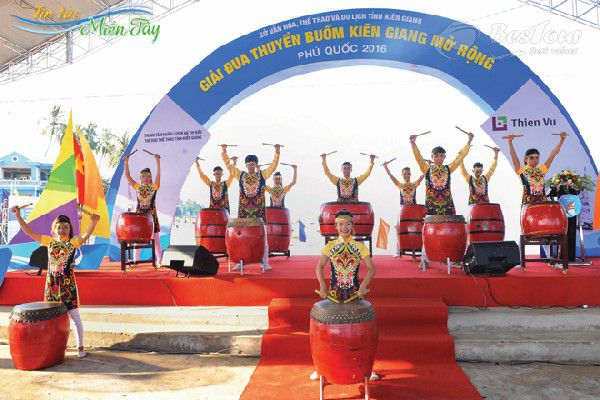 Ghé Phú Quốc tham dự lễ hội đua thuyền truyền thống Ghé Phú Quốc tham dự lễ hội đua thuyền truyền thống