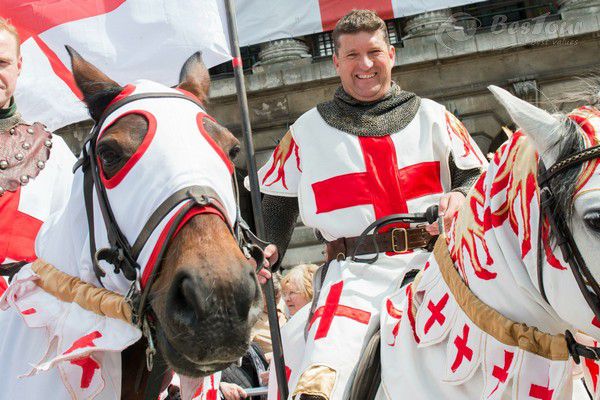 Nhộn nhịp ngày hội thánh George Anh Quốc Nhộn nhịp ngày hội thánh George Anh Quốc